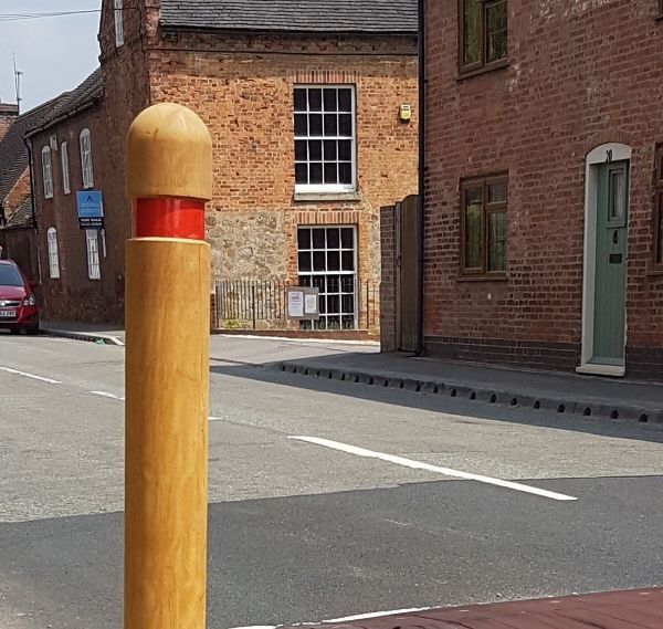 Conga Bollard